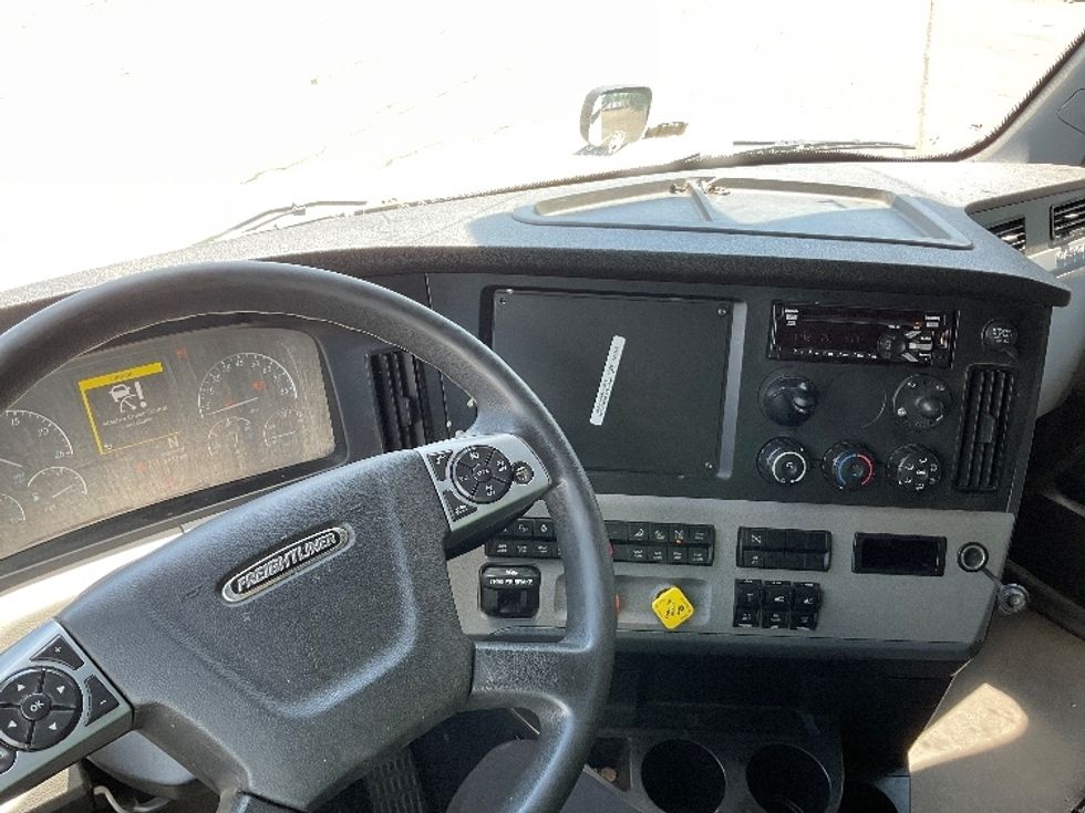 Sleeper Tractor-Heavy Duty Tractors-Freightliner-2021-T12664ST-Rochester-NY-434,210\n\t\tmiles-$ 71,000 - Image 11