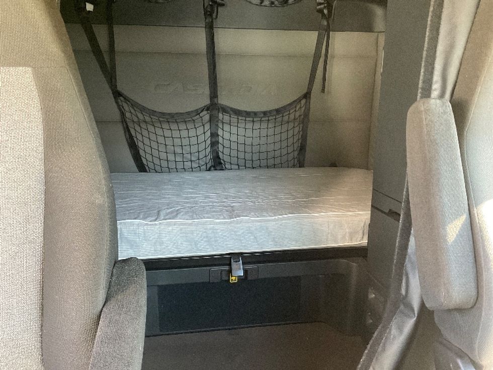 Sleeper Tractor-Heavy Duty Tractors-Freightliner-2021-T12664ST-Rochester-NY-434,210\n\t\tmiles-$ 71,000 - Image 17