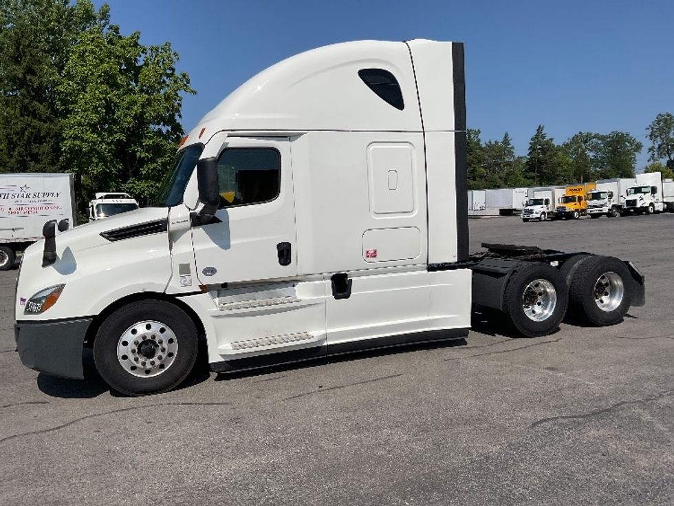 Sleeper Tractor-Heavy Duty Tractors-Freightliner-2021-T12664ST-Rochester-NY-434,210\n\t\tmiles-$ 71,000 - Image 4