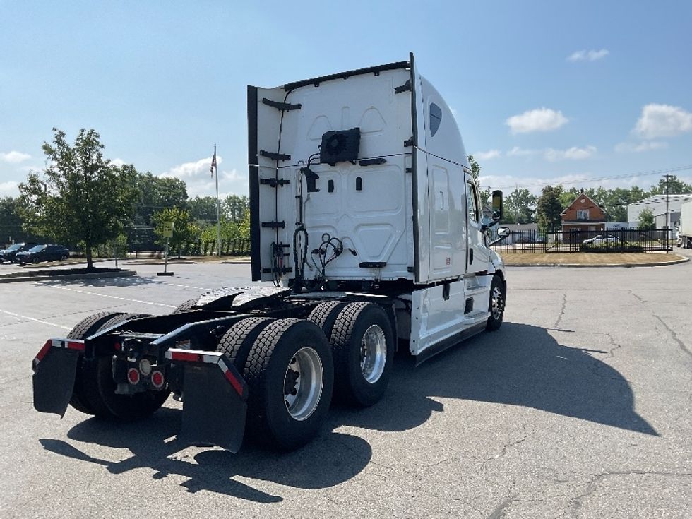 Sleeper Tractor-Heavy Duty Tractors-Freightliner-2021-T12664ST-Rochester-NY-434,210\n\t\tmiles-$ 71,000 - Image 7