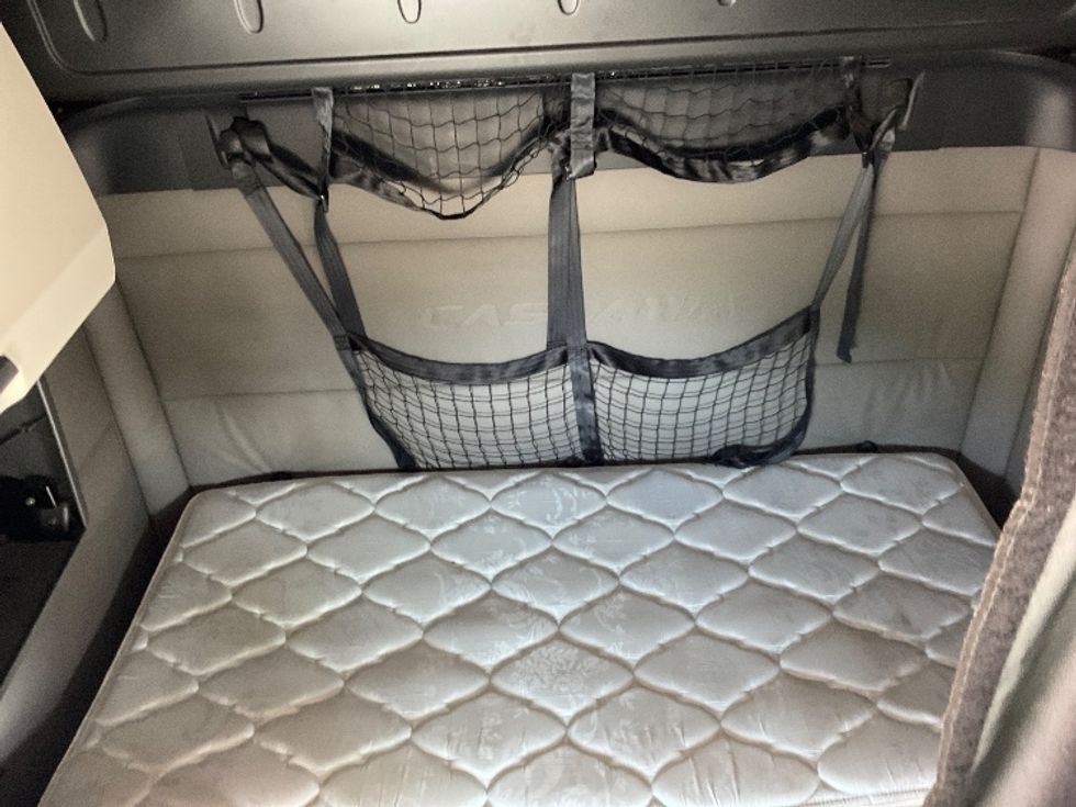 Sleeper Tractor-Heavy Duty Tractors-Freightliner-2021-T12664ST-Rochester-NY-486,194\n\t\tmiles-$ 65,500 - Image 16