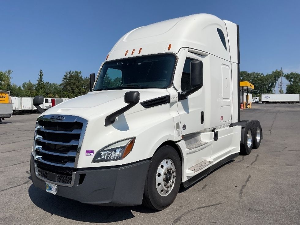 Sleeper Tractor-Heavy Duty Tractors-Freightliner-2021-T12664ST-Rochester-NY-486,194\n\t\tmiles-$ 65,500 - Image 3