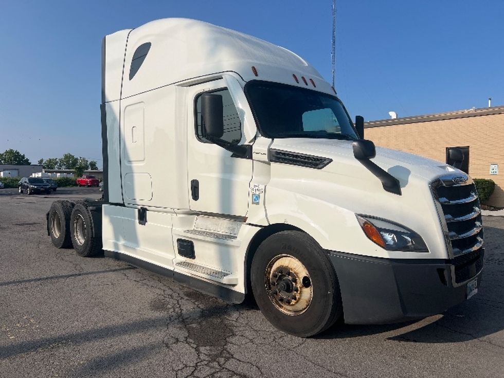 Sleeper Tractor-Heavy Duty Tractors-Freightliner-2021-T12664ST-Rochester-NY-541,770\n\t\tmiles-$ 60,000 - Image 1