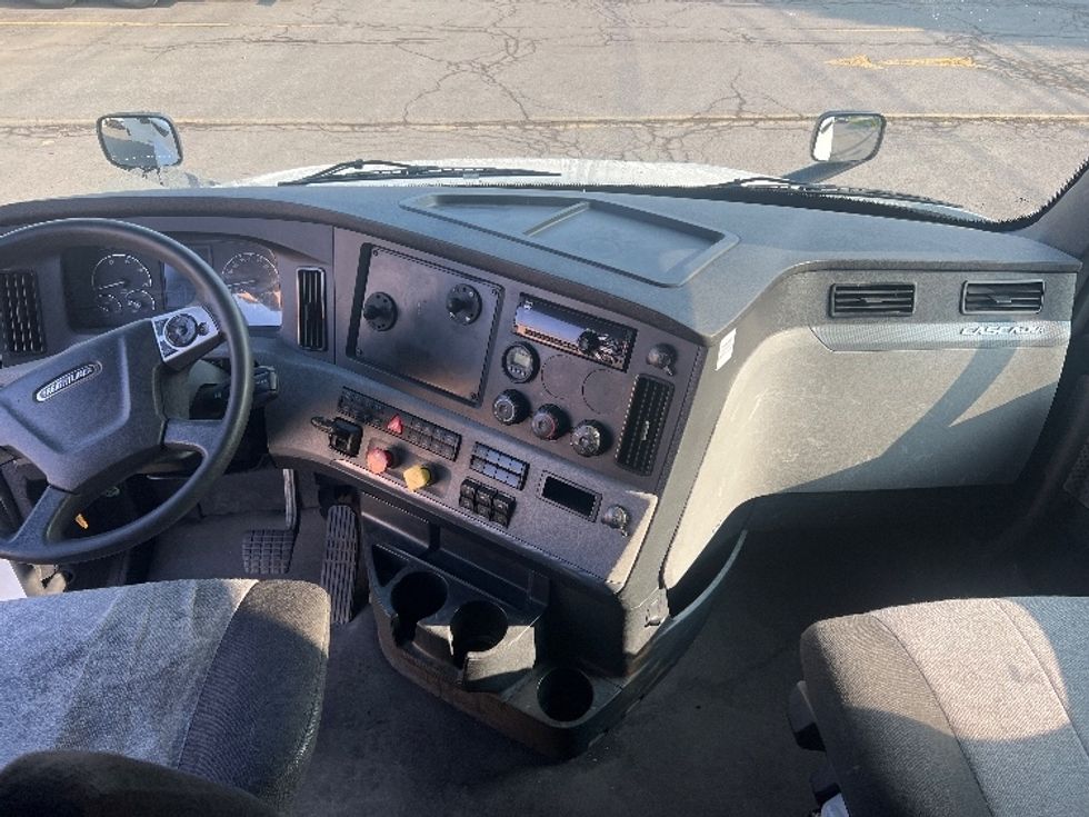 Sleeper Tractor-Heavy Duty Tractors-Freightliner-2021-T12664ST-Rochester-NY-541,770\n\t\tmiles-$ 60,000 - Image 12