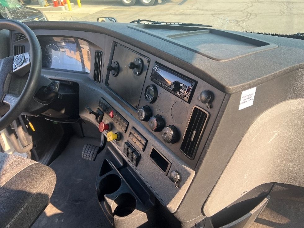 Sleeper Tractor-Heavy Duty Tractors-Freightliner-2021-T12664ST-Rochester-NY-541,770\n\t\tmiles-$ 60,000 - Image 15