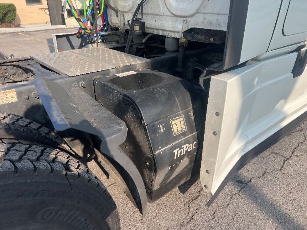 Sleeper Tractor-Heavy Duty Tractors-Freightliner-2021-T12664ST-Rochester-NY-541,770\n\t\tmiles-$ 60,000 - Image 23