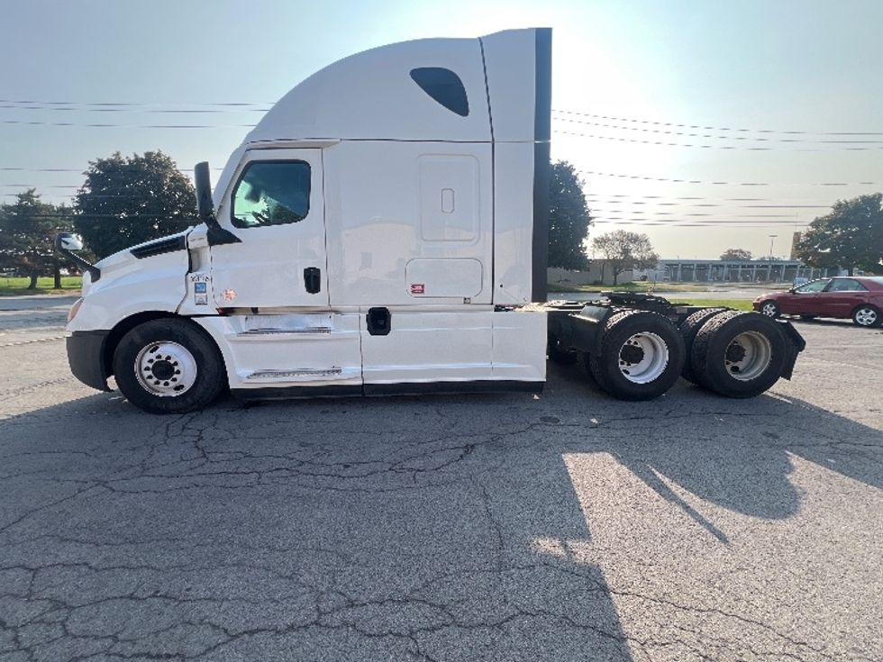 Sleeper Tractor-Heavy Duty Tractors-Freightliner-2021-T12664ST-Rochester-NY-541,770\n\t\tmiles-$ 60,000 - Image 4