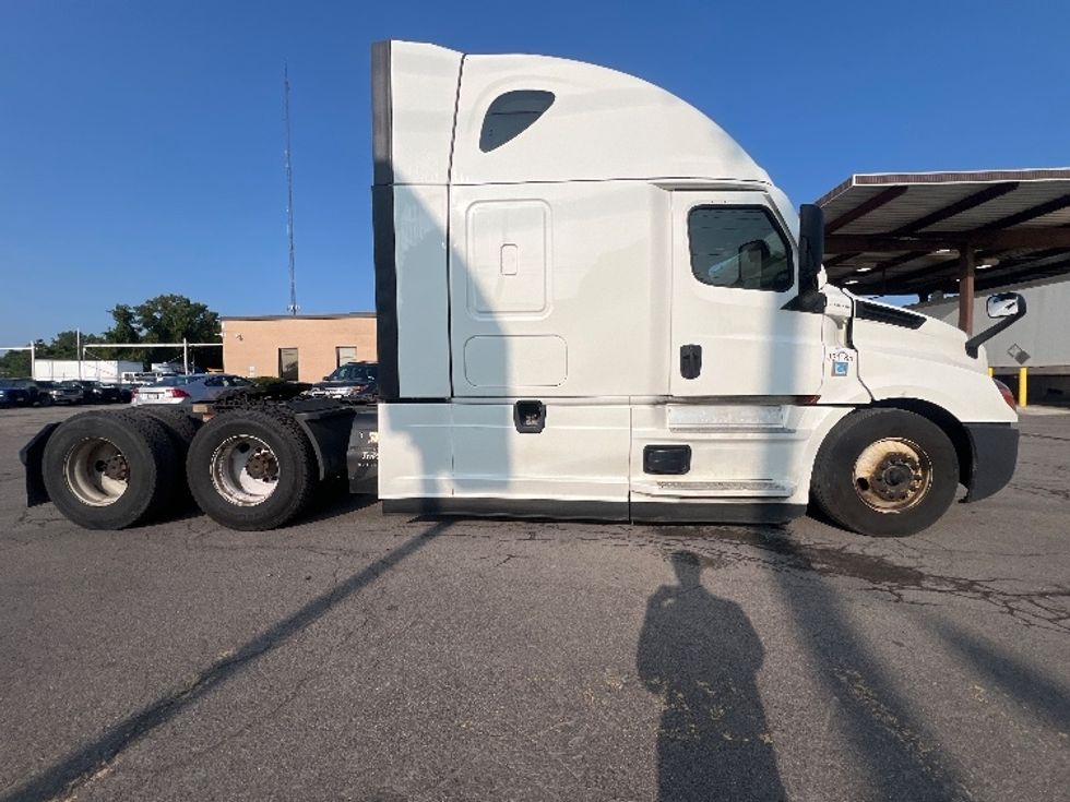 Sleeper Tractor-Heavy Duty Tractors-Freightliner-2021-T12664ST-Rochester-NY-541,770\n\t\tmiles-$ 60,000 - Image 8