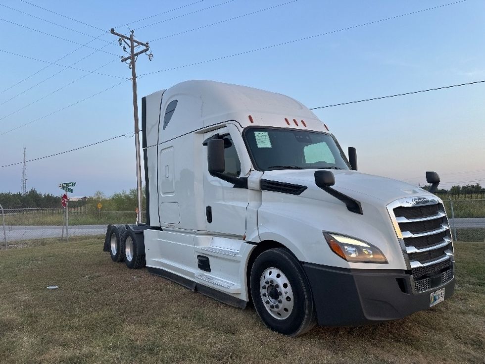 Sleeper Tractor-Heavy Duty Tractors-Freightliner-2021-T12664ST-Rockwall-TX-332,753\n\t\tmiles-$ 86,250 - Image 1
