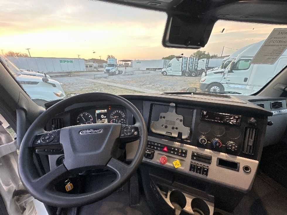 Sleeper Tractor-Heavy Duty Tractors-Freightliner-2021-T12664ST-Rockwall-TX-332,753\n\t\tmiles-$ 86,250 - Image 11