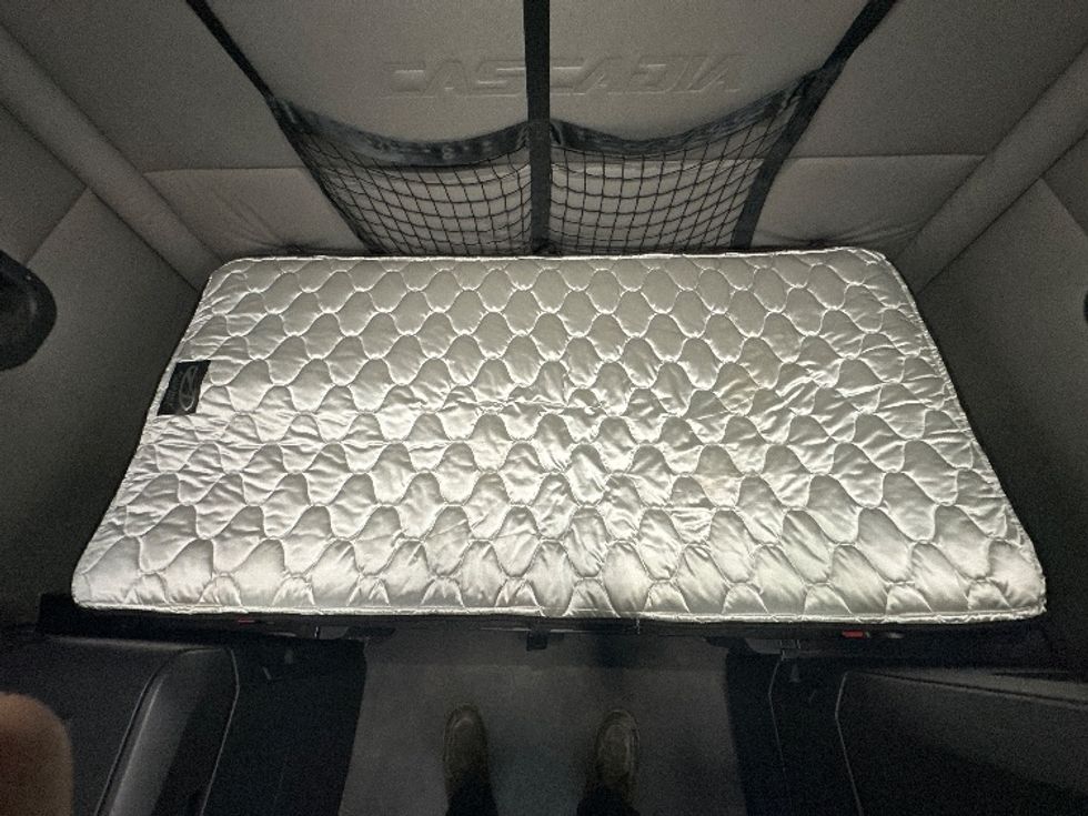 Sleeper Tractor-Heavy Duty Tractors-Freightliner-2021-T12664ST-Rockwall-TX-332,753\n\t\tmiles-$ 86,250 - Image 17