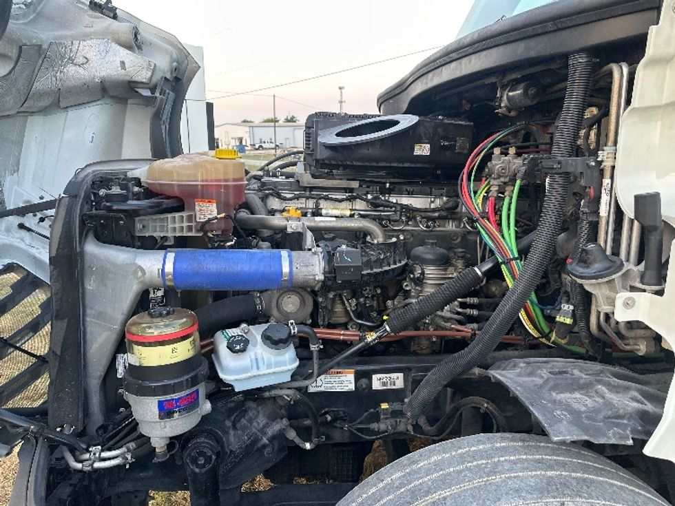 Sleeper Tractor-Heavy Duty Tractors-Freightliner-2021-T12664ST-Rockwall-TX-332,753\n\t\tmiles-$ 86,250 - Image 21