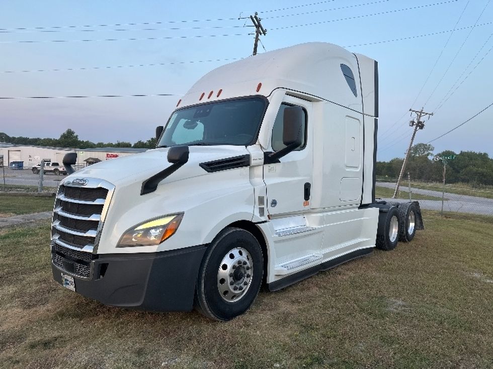 2021 Freightliner Cascadia 126" Sleeper Cab photo 3