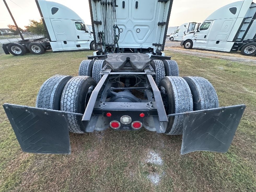 Sleeper Tractor-Heavy Duty Tractors-Freightliner-2021-T12664ST-Rockwall-TX-332,753\n\t\tmiles-$ 86,250 - Image 6