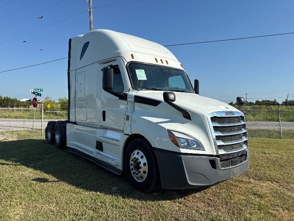 Sleeper Tractor-Heavy Duty Tractors-Freightliner-2021-T12664ST-Rockwall-TX-364,951\n\t\tmiles-$ 84,000 - Image 1