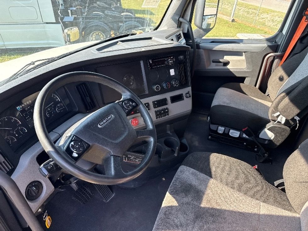 Sleeper Tractor-Heavy Duty Tractors-Freightliner-2021-T12664ST-Rockwall-TX-364,951\n\t\tmiles-$ 84,000 - Image 10