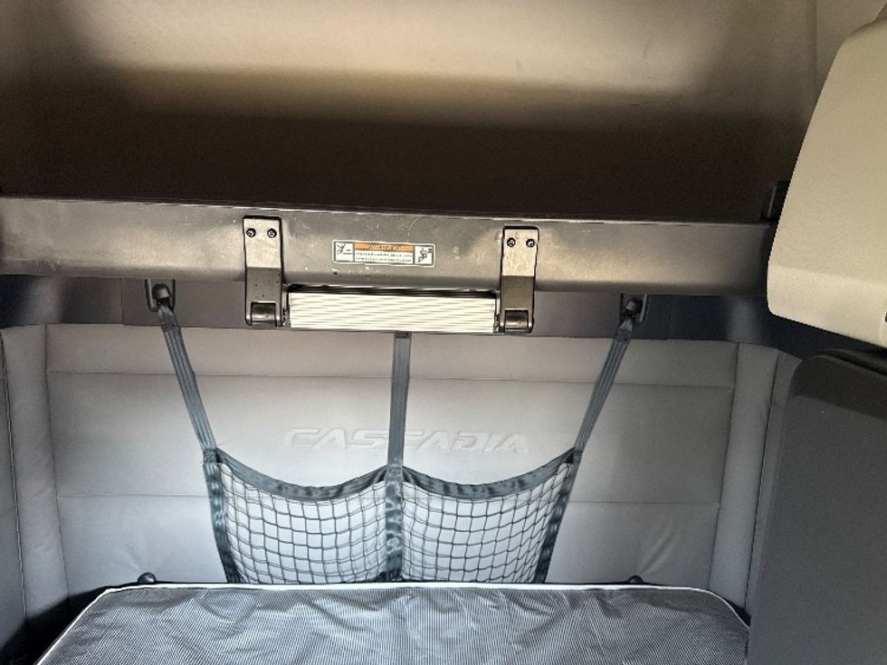 Sleeper Tractor-Heavy Duty Tractors-Freightliner-2021-T12664ST-Rockwall-TX-364,951\n\t\tmiles-$ 84,000 - Image 16