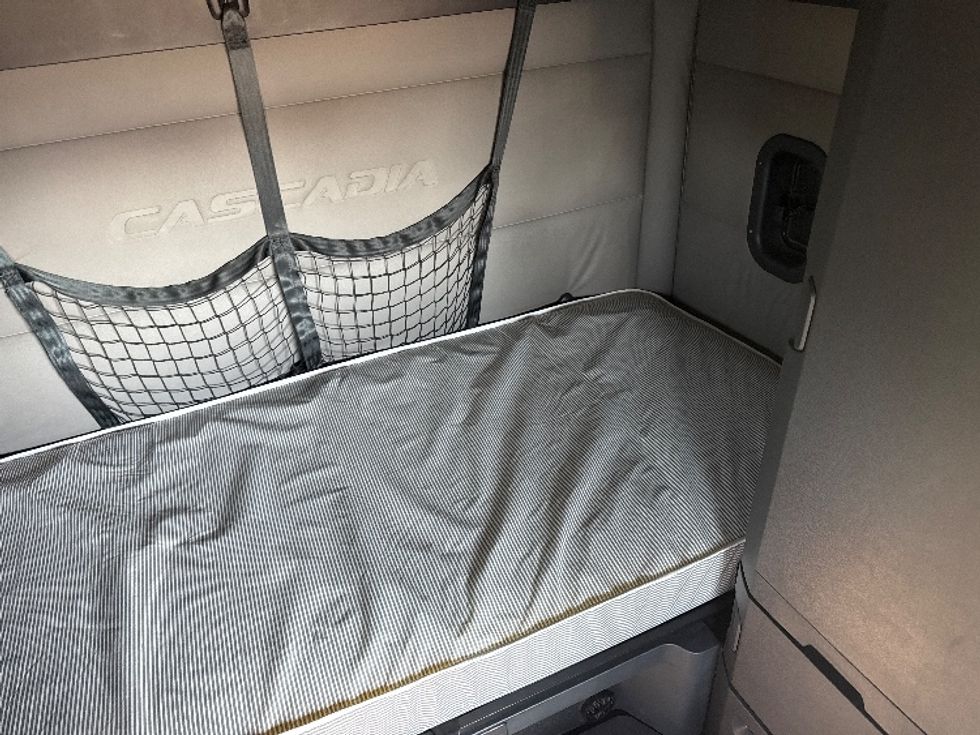 Sleeper Tractor-Heavy Duty Tractors-Freightliner-2021-T12664ST-Rockwall-TX-364,951\n\t\tmiles-$ 84,000 - Image 17