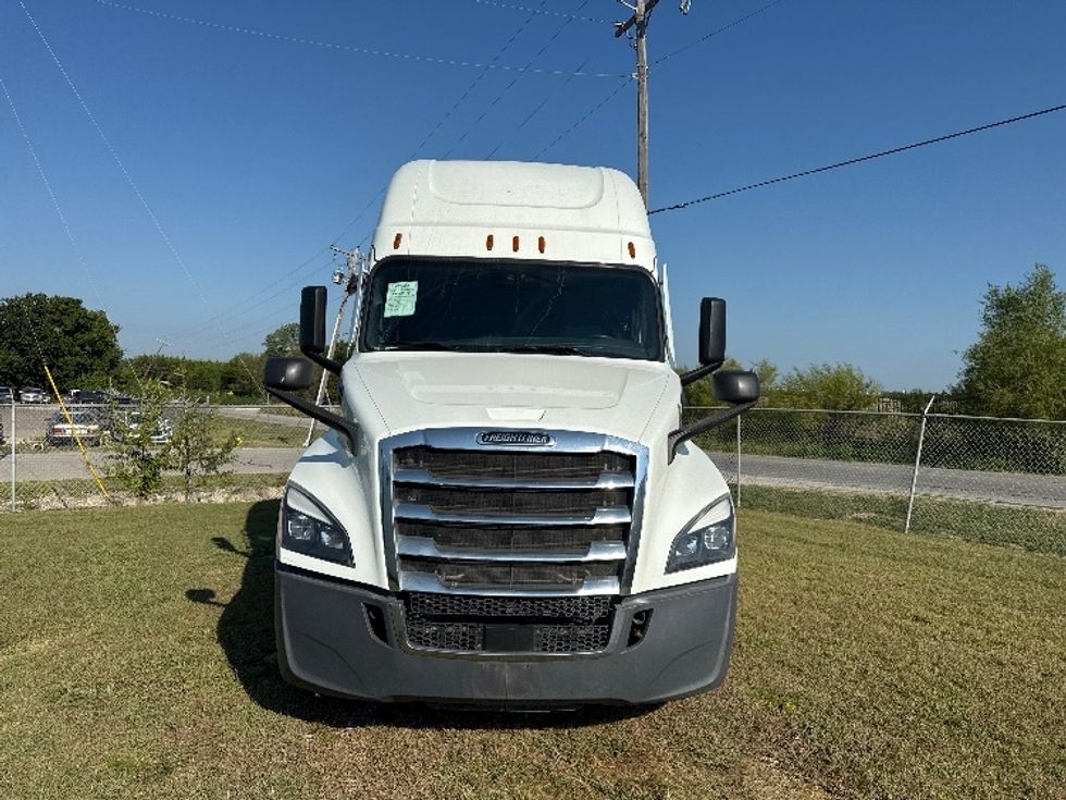 Sleeper Tractor-Heavy Duty Tractors-Freightliner-2021-T12664ST-Rockwall-TX-364,951\n\t\tmiles-$ 84,000 - Image 2