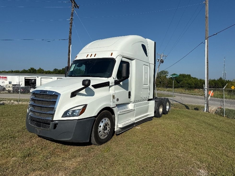 Sleeper Tractor-Heavy Duty Tractors-Freightliner-2021-T12664ST-Rockwall-TX-364,951\n\t\tmiles-$ 84,000 - Image 3