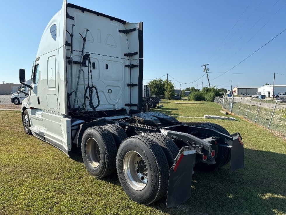 Sleeper Tractor-Heavy Duty Tractors-Freightliner-2021-T12664ST-Rockwall-TX-364,951\n\t\tmiles-$ 84,000 - Image 5