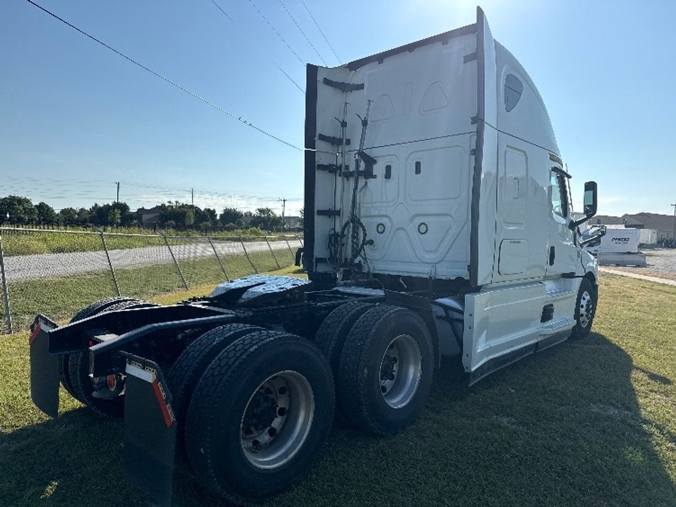 Sleeper Tractor-Heavy Duty Tractors-Freightliner-2021-T12664ST-Rockwall-TX-364,951\n\t\tmiles-$ 84,000 - Image 7