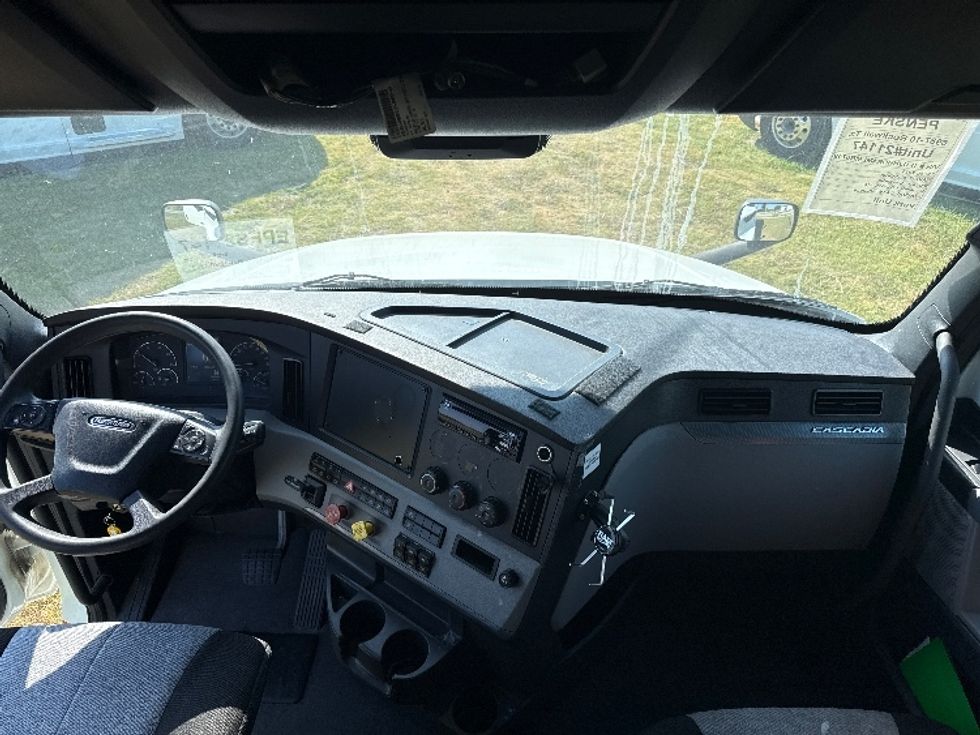 Sleeper Tractor-Heavy Duty Tractors-Freightliner-2021-T12664ST-Rockwall-TX-380,465\n\t\tmiles-$ 82,500 - Image 12