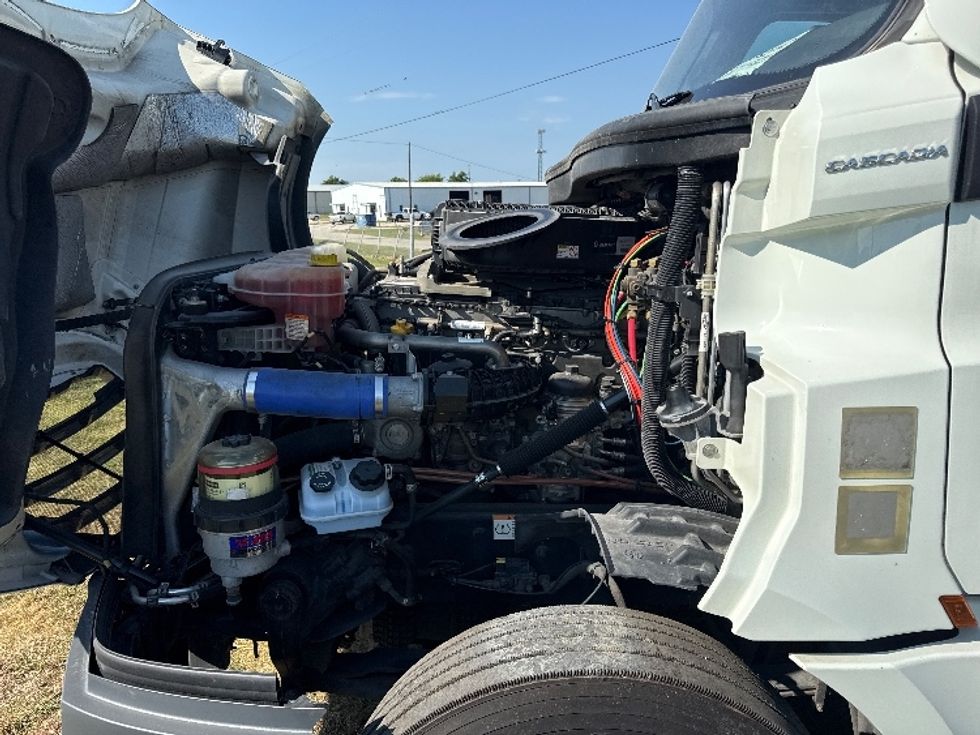 Sleeper Tractor-Heavy Duty Tractors-Freightliner-2021-T12664ST-Rockwall-TX-380,465\n\t\tmiles-$ 82,500 - Image 21