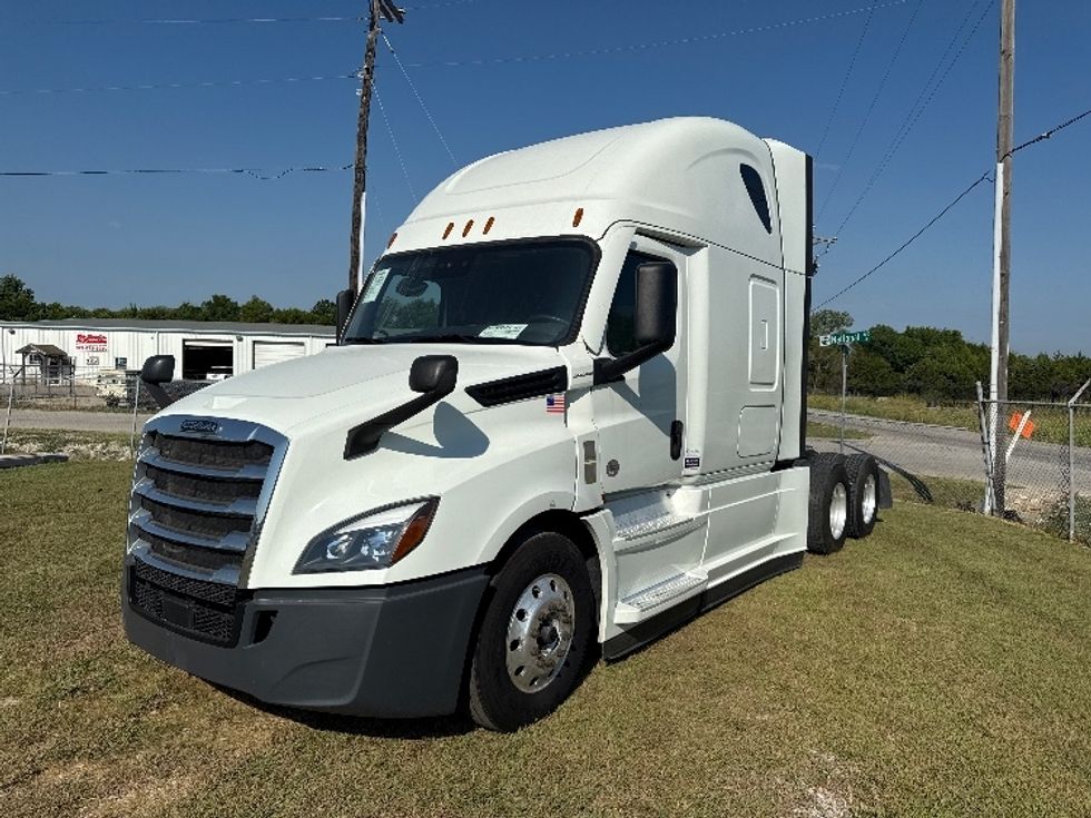 Sleeper Tractor-Heavy Duty Tractors-Freightliner-2021-T12664ST-Rockwall-TX-380,465\n\t\tmiles-$ 82,500 - Image 3