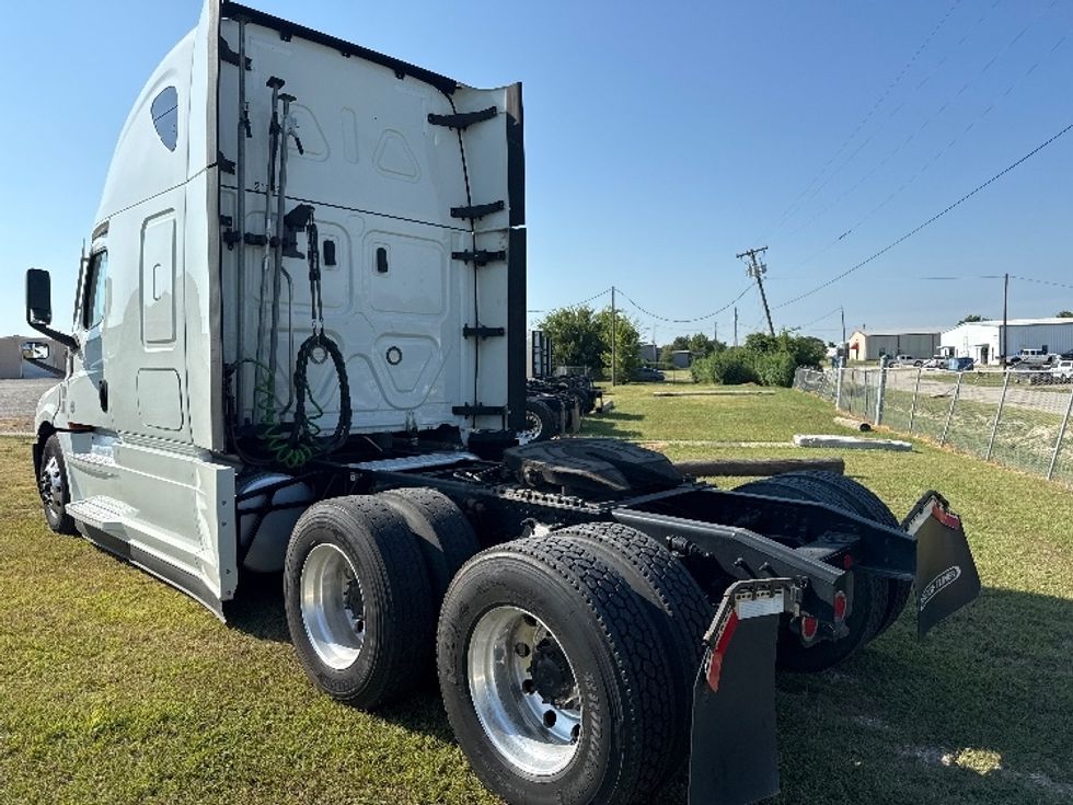 Sleeper Tractor-Heavy Duty Tractors-Freightliner-2021-T12664ST-Rockwall-TX-380,465\n\t\tmiles-$ 82,500 - Image 5