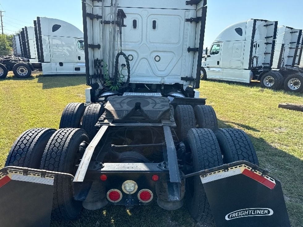 Sleeper Tractor-Heavy Duty Tractors-Freightliner-2021-T12664ST-Rockwall-TX-380,465\n\t\tmiles-$ 82,500 - Image 6