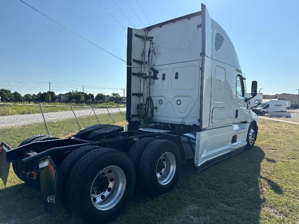 Sleeper Tractor-Heavy Duty Tractors-Freightliner-2021-T12664ST-Rockwall-TX-380,465\n\t\tmiles-$ 82,500 - Image 7