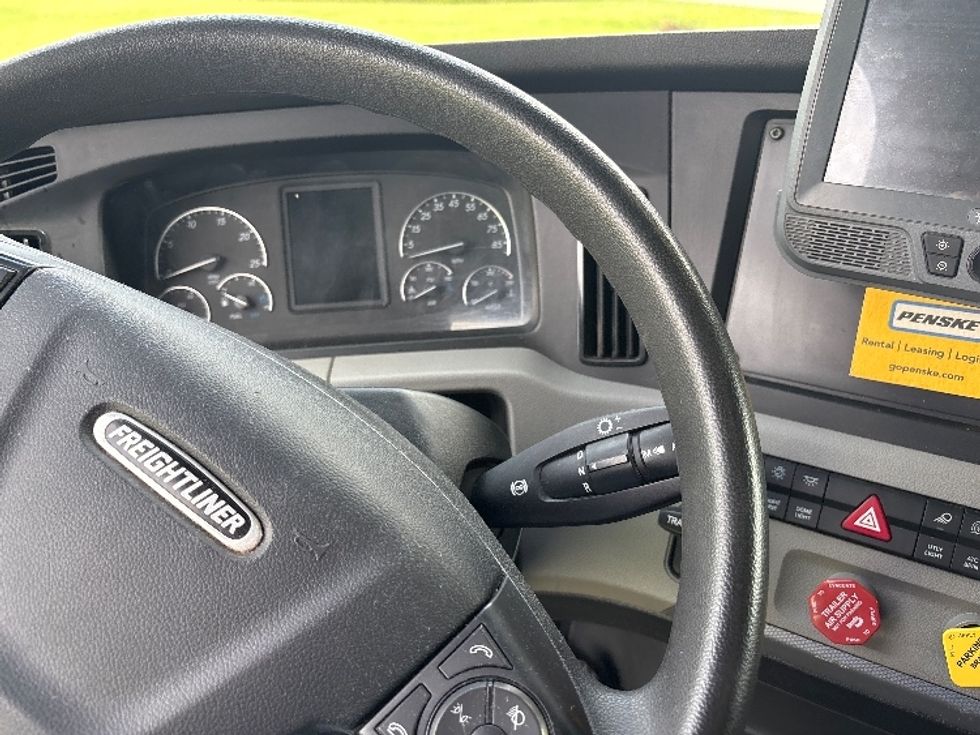 Sleeper Tractor-Heavy Duty Tractors-Freightliner-2021-T12664ST-Rockwall-TX-399,165\n\t\tmiles-$ 81,250 - Image 11