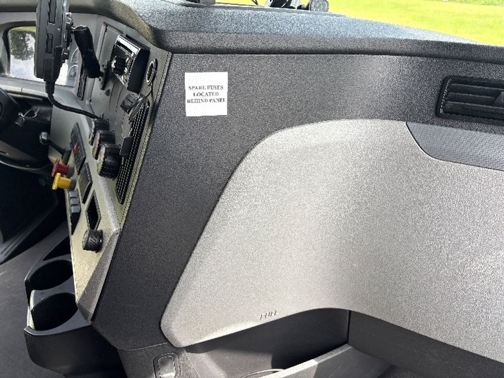 Sleeper Tractor-Heavy Duty Tractors-Freightliner-2021-T12664ST-Rockwall-TX-399,165\n\t\tmiles-$ 81,250 - Image 15