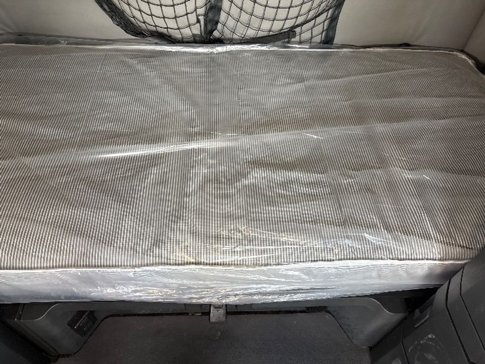 Sleeper Tractor-Heavy Duty Tractors-Freightliner-2021-T12664ST-Rockwall-TX-399,165\n\t\tmiles-$ 81,250 - Image 17