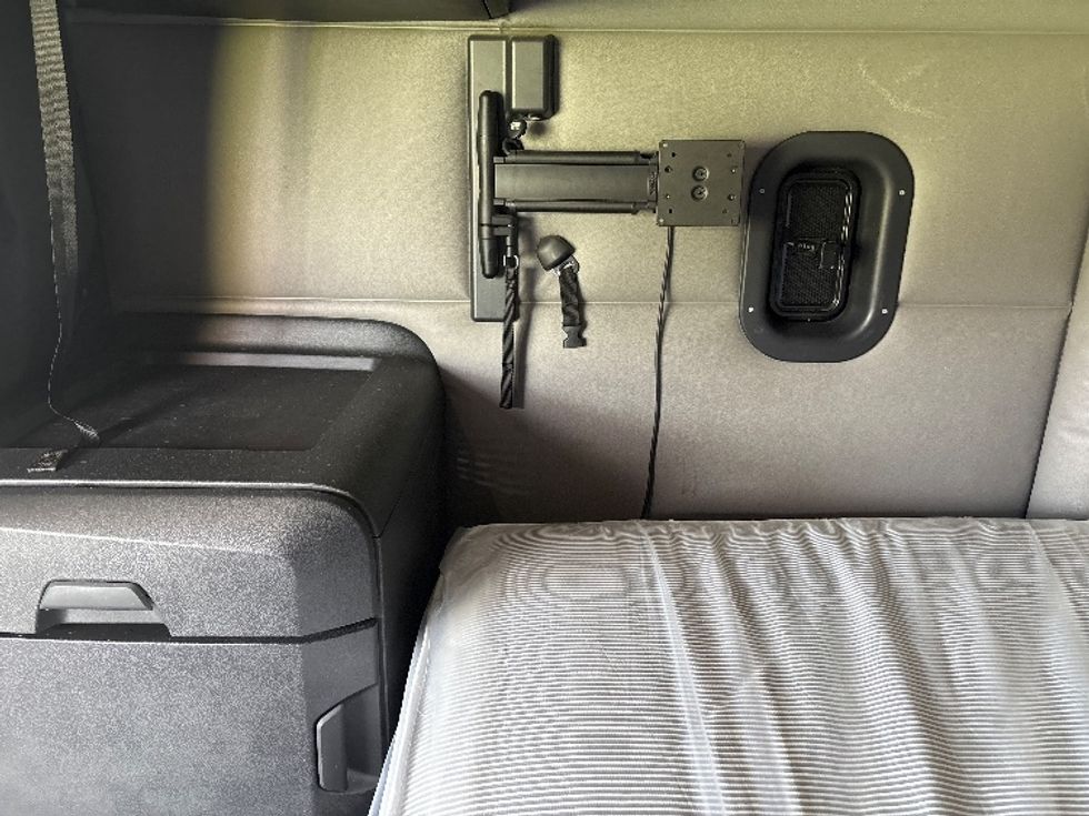 Sleeper Tractor-Heavy Duty Tractors-Freightliner-2021-T12664ST-Rockwall-TX-399,165\n\t\tmiles-$ 81,250 - Image 19