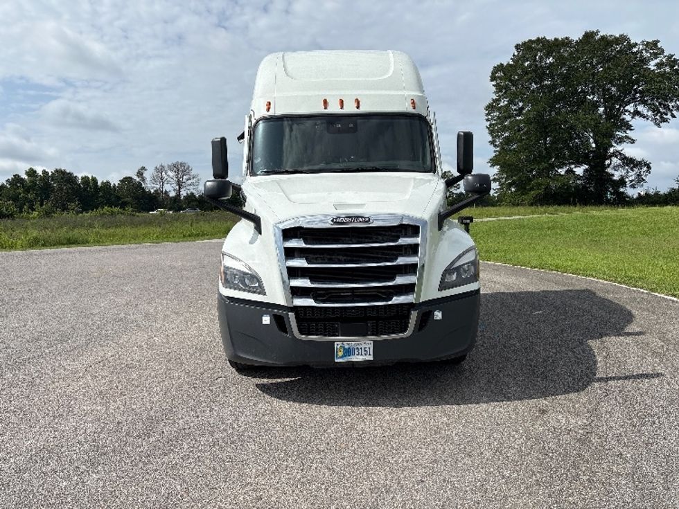 Sleeper Tractor-Heavy Duty Tractors-Freightliner-2021-T12664ST-Rockwall-TX-399,165\n\t\tmiles-$ 81,250 - Image 2