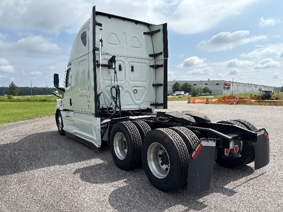 Sleeper Tractor-Heavy Duty Tractors-Freightliner-2021-T12664ST-Rockwall-TX-399,165\n\t\tmiles-$ 81,250 - Image 5