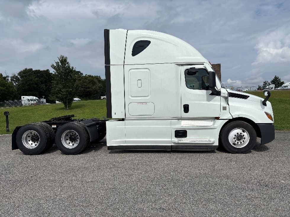 Sleeper Tractor-Heavy Duty Tractors-Freightliner-2021-T12664ST-Rockwall-TX-399,165\n\t\tmiles-$ 81,250 - Image 8