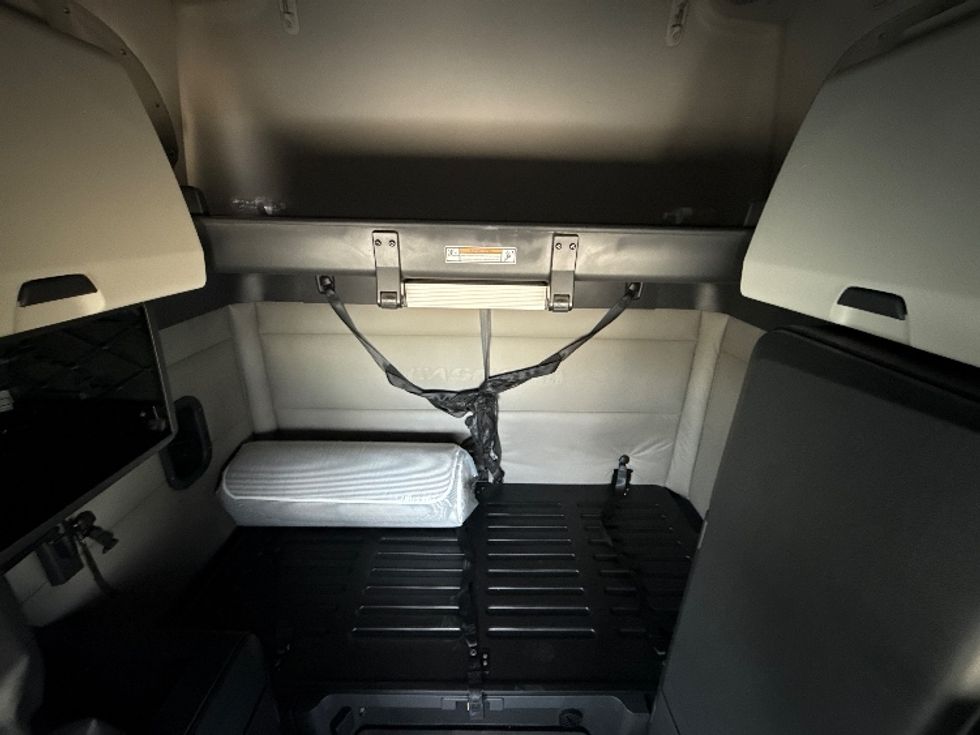 Sleeper Tractor-Heavy Duty Tractors-Freightliner-2021-T12664ST-Rockwall-TX-404,501\n\t\tmiles-$ 74,750 - Image 16