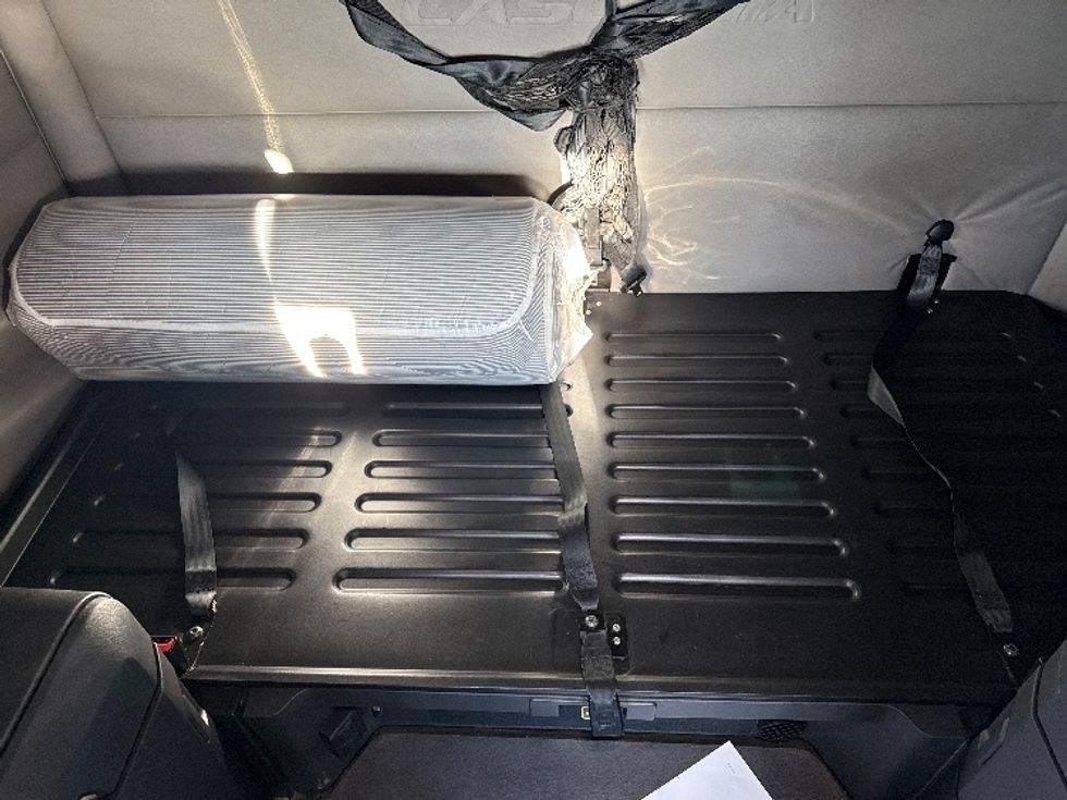 Sleeper Tractor-Heavy Duty Tractors-Freightliner-2021-T12664ST-Rockwall-TX-404,501\n\t\tmiles-$ 74,750 - Image 17