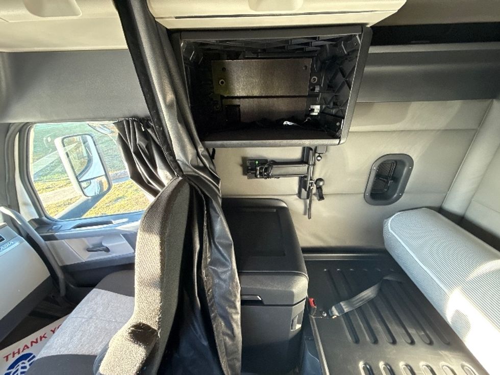 Sleeper Tractor-Heavy Duty Tractors-Freightliner-2021-T12664ST-Rockwall-TX-404,501\n\t\tmiles-$ 74,750 - Image 19