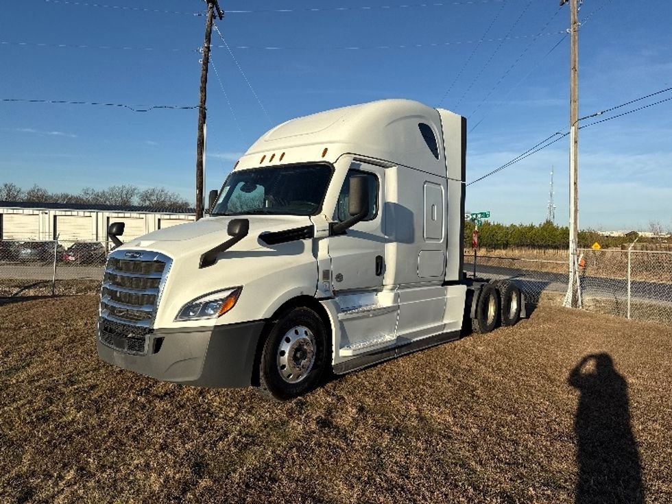 Sleeper Tractor-Heavy Duty Tractors-Freightliner-2021-T12664ST-Rockwall-TX-404,501\n\t\tmiles-$ 74,750 - Image 3