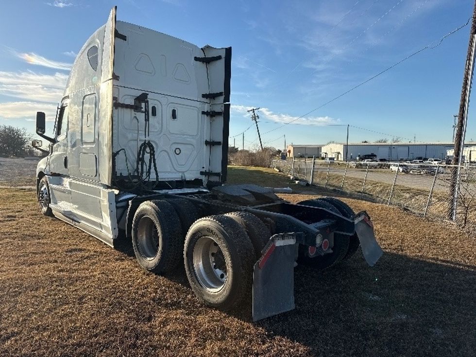Sleeper Tractor-Heavy Duty Tractors-Freightliner-2021-T12664ST-Rockwall-TX-404,501\n\t\tmiles-$ 74,750 - Image 5