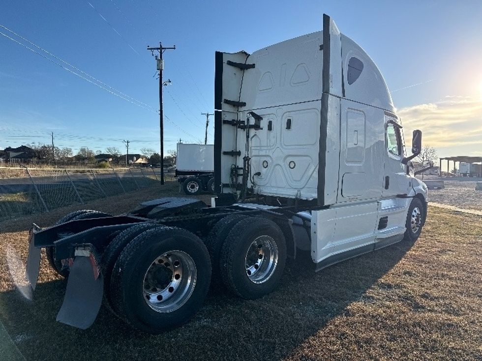 Sleeper Tractor-Heavy Duty Tractors-Freightliner-2021-T12664ST-Rockwall-TX-404,501\n\t\tmiles-$ 74,750 - Image 7
