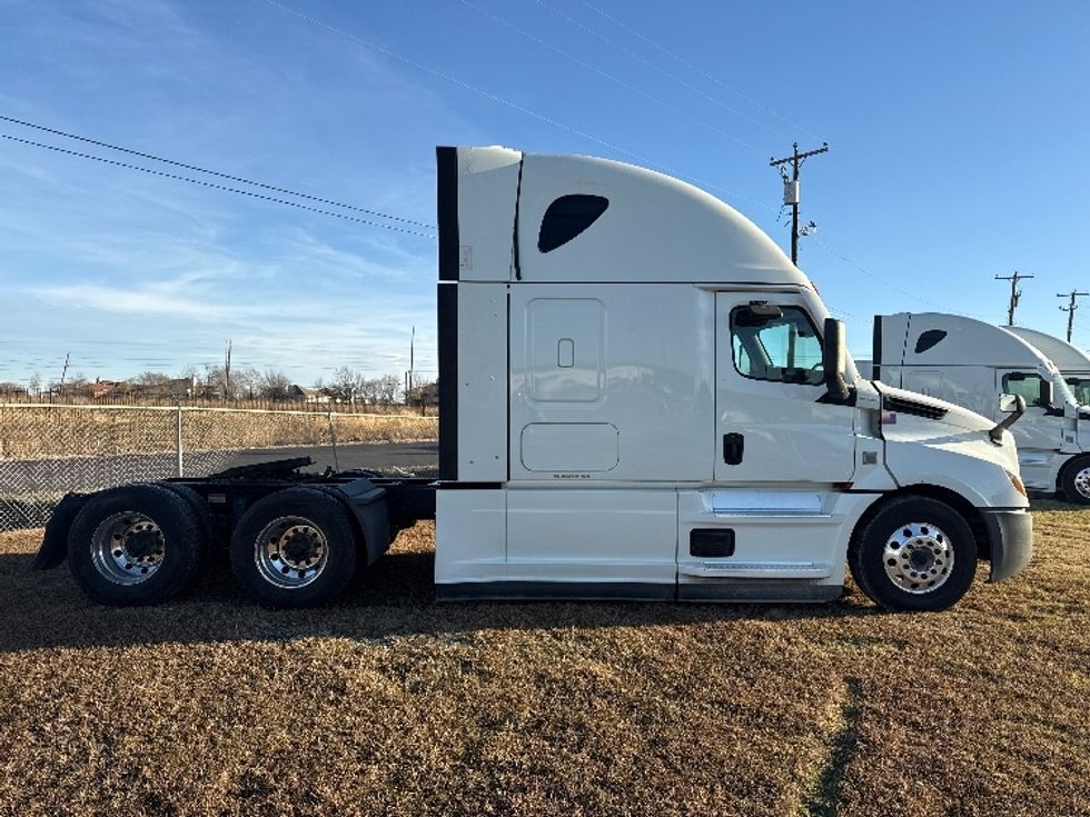 Sleeper Tractor-Heavy Duty Tractors-Freightliner-2021-T12664ST-Rockwall-TX-404,501\n\t\tmiles-$ 74,750 - Image 8