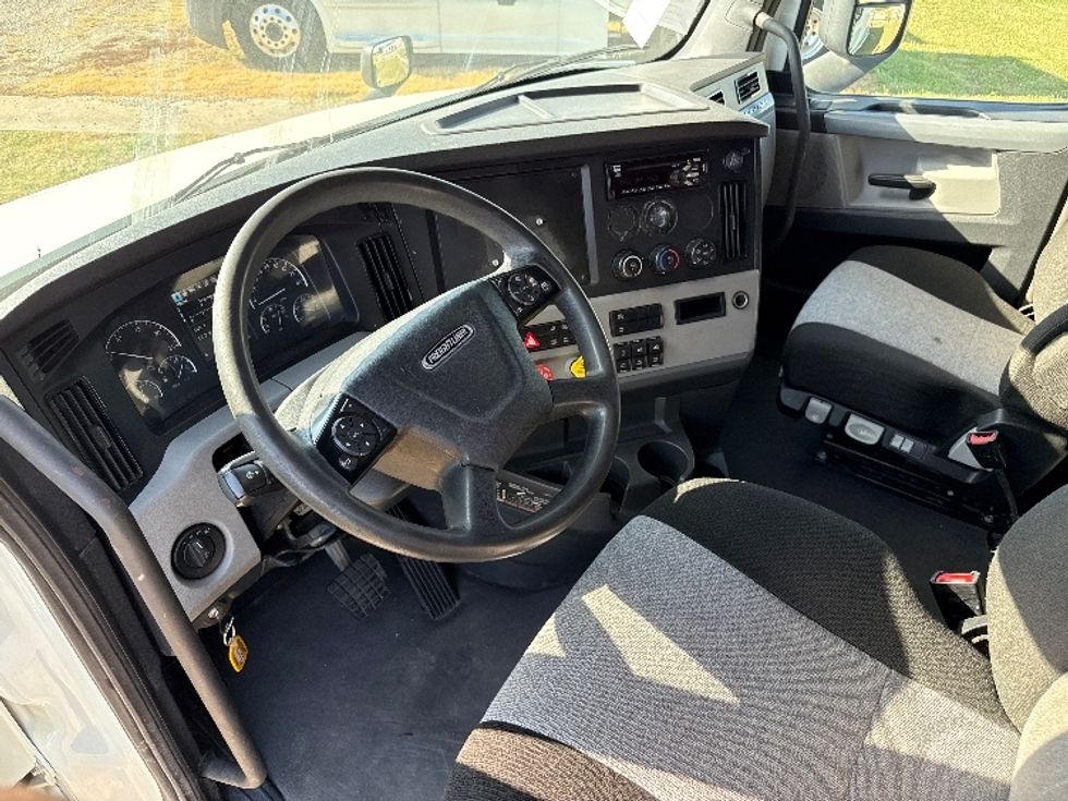 Sleeper Tractor-Heavy Duty Tractors-Freightliner-2021-T12664ST-Rockwall-TX-408,202\n\t\tmiles-$ 80,250 - Image 10