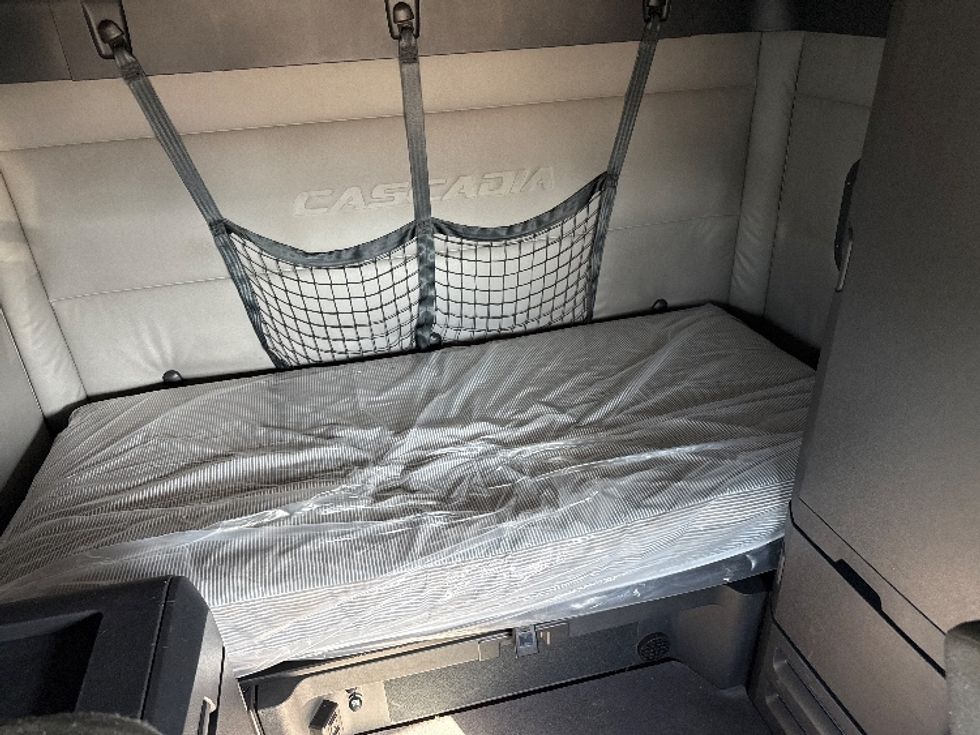 Sleeper Tractor-Heavy Duty Tractors-Freightliner-2021-T12664ST-Rockwall-TX-408,202\n\t\tmiles-$ 80,250 - Image 17