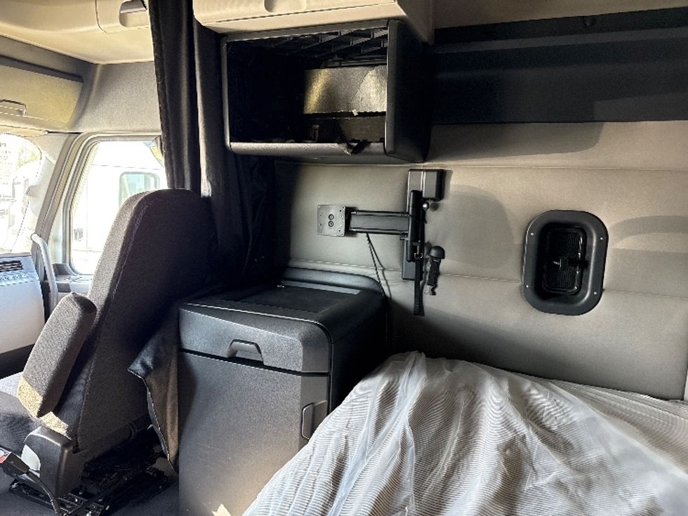 Sleeper Tractor-Heavy Duty Tractors-Freightliner-2021-T12664ST-Rockwall-TX-408,202\n\t\tmiles-$ 80,250 - Image 19