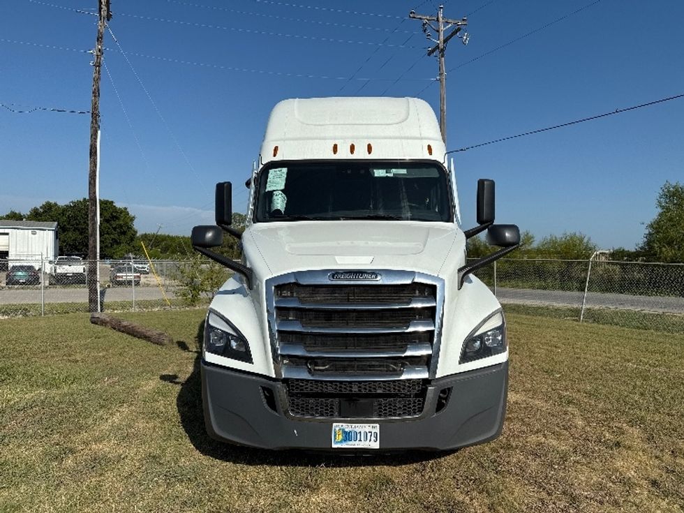 Sleeper Tractor-Heavy Duty Tractors-Freightliner-2021-T12664ST-Rockwall-TX-408,202\n\t\tmiles-$ 80,250 - Image 2